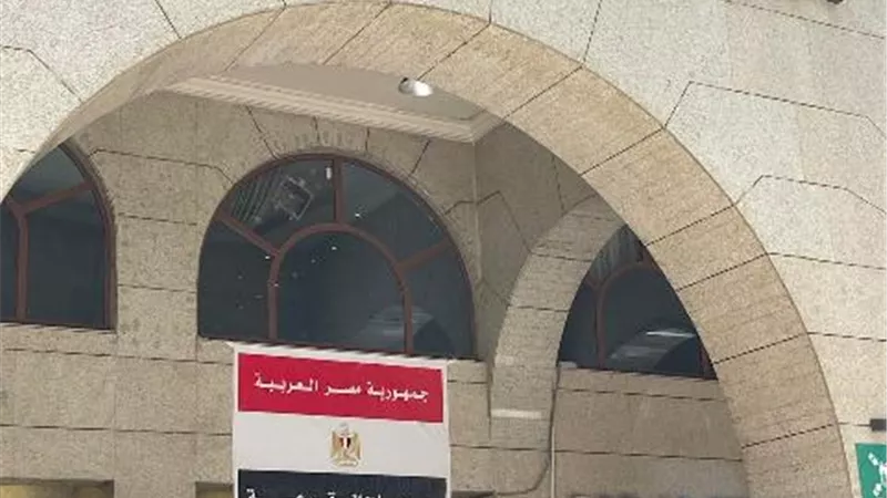 حجاج القرعة: مسئولو البعثة يتسابقون لخدمتنا وضمان راحتنا على مدى الـ24 ساعة