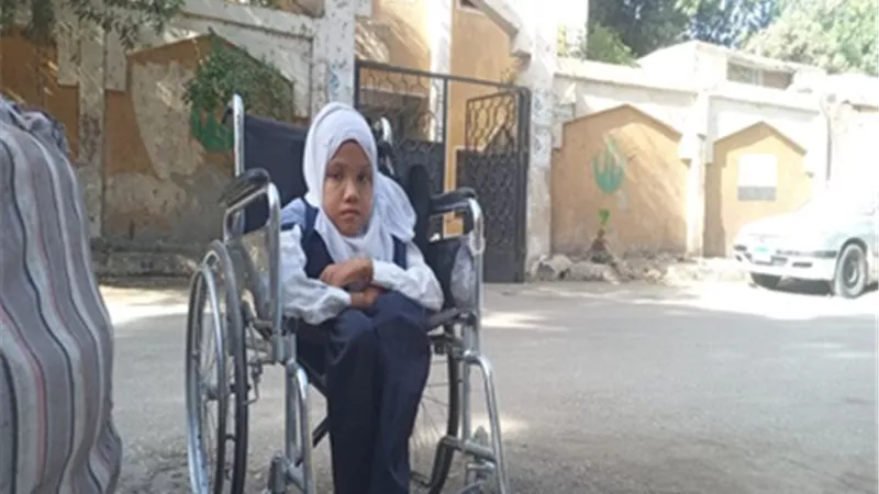 روضة..طالبة من ذوي الهمم تؤدى امتحانات الثانوية الازهرية بالأقصر