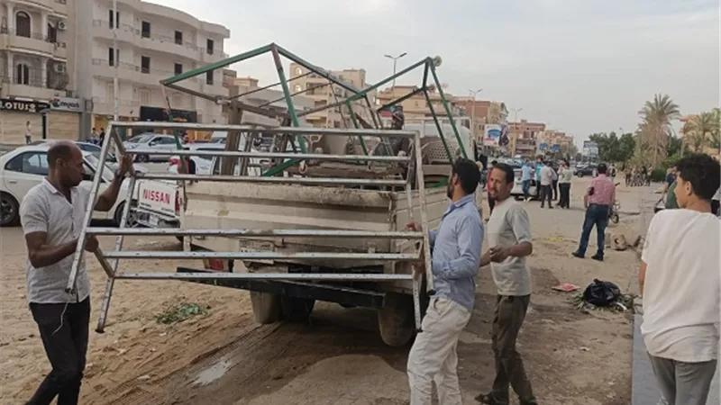 تكثيف الحملات لازالة التعديات والاشغالات واعادة الانضباط بالعاشر