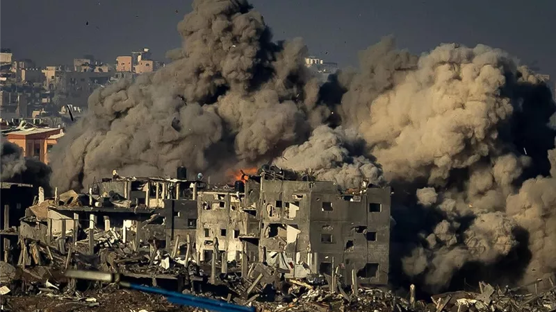 مقتل 17 شخصا وإصابة 15 جراء القصف الإسرائيلي على مواقع في حلب