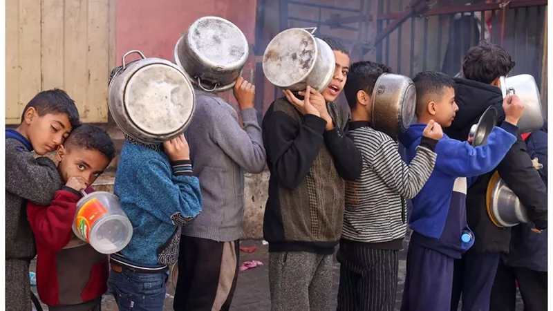 المكتب الإعلامي الحكومي بغزة: أكثر من 3500 طفل معرضون لخطر الموت