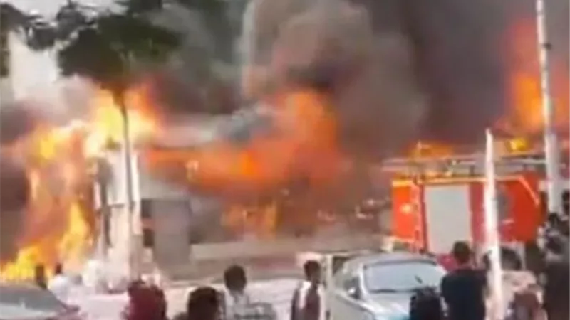 أندلاع حريق ضخم بأرض ملاصقة بمركز شباب المنيب