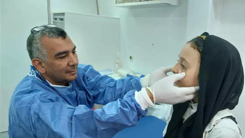 صحة دمياط تواصل برنامج القوافل الطبية المجانية