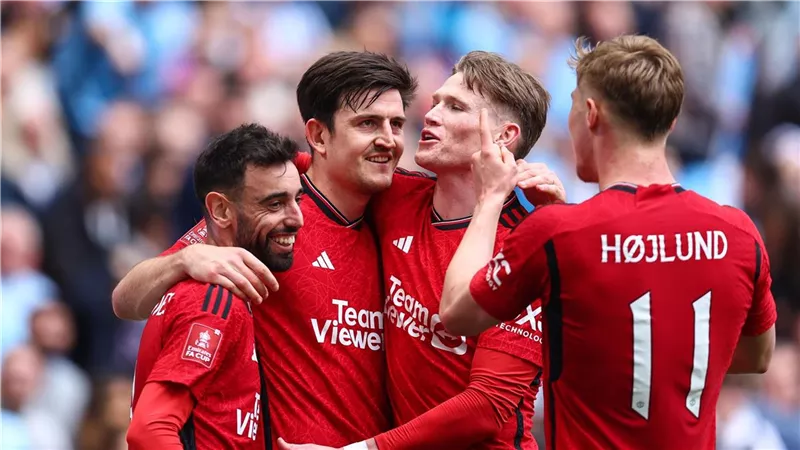 النصر السعودي ينافس برشلونة والبايرن على نجم مانشستر يونايتد