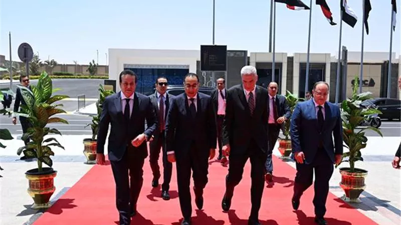 رئيس الوزراء يتفقد المعرض الطبي الإفريقي الثالث
