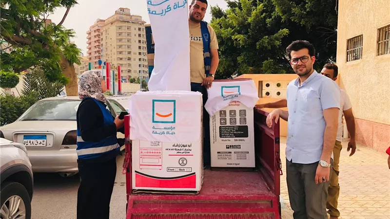خدمة 450 حالة انسانية وتجهيز عرائس أيتام و75 كرسيا بمطروح
