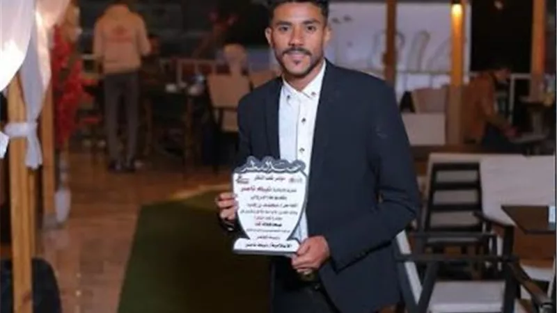 طالب جامعى فى الصباح.. وبائع متجول فى المساء