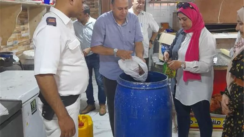 حملة لجنة المرور على المحلات والمطاعم بمطروح
