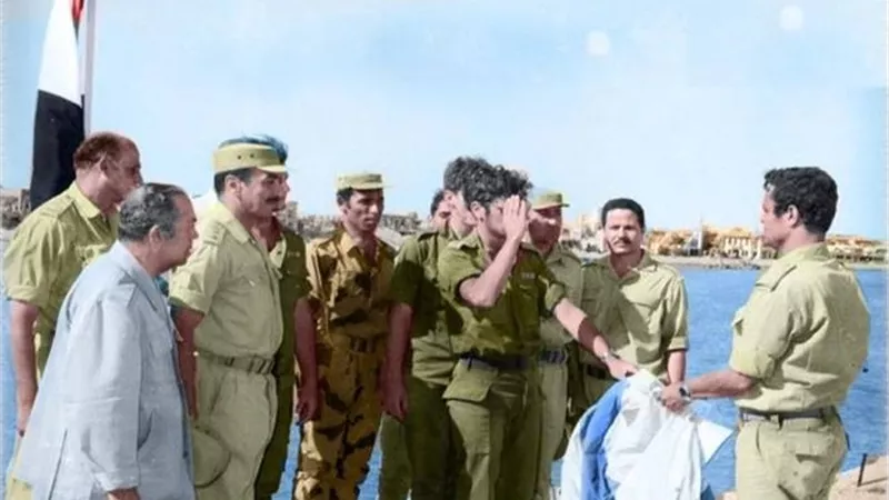 لحظة استسلام القائد الاسرائيلى شلومو اردنيست بضباطه وجنوده
