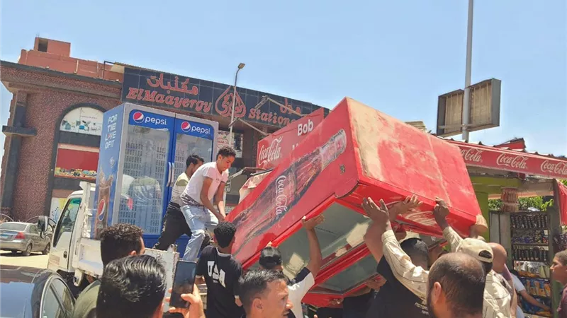 بالصور.. حملة لإزالة الأكشاك غير المرخصة في القاهرة الجديدة