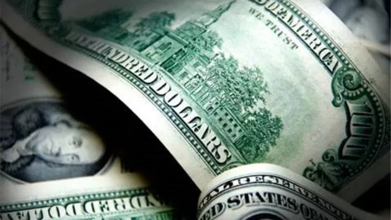 الدولار يسجل مستويات منخفضة جديدة
