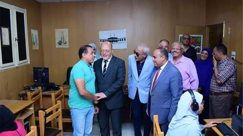 ذوي الإعاقة البصرية يؤدون الامتحانات إلكترونياً بجامعة سوهاج