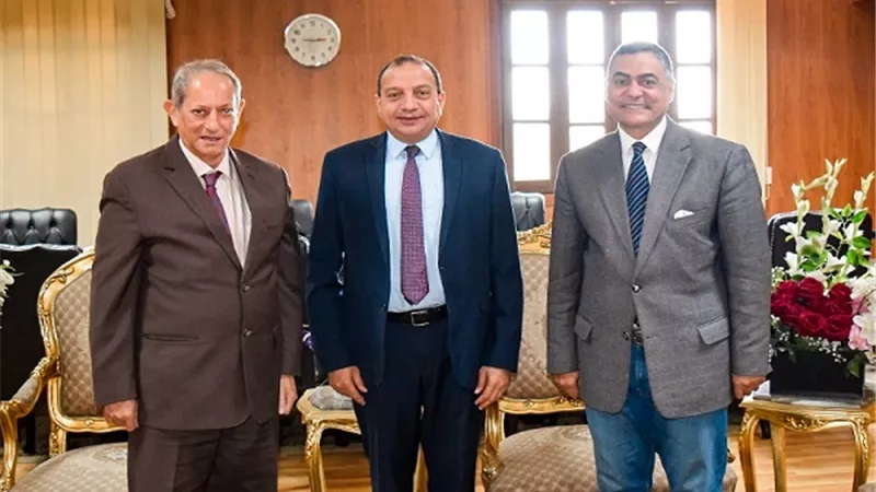 رئيس جامعة بني سويف يستقبل سفير مصر فى بروندى