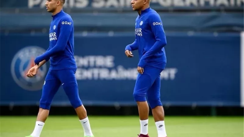 ماذا قال اشرف حكيمى عند وداع صديقه مبابي المنتقل الى ريال مدريد