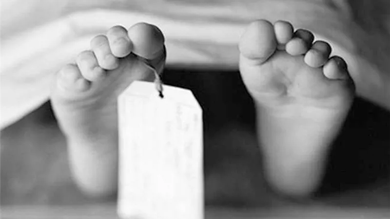 مكبلة اليدين وعارية وبها اثار تعذيب تفاصيل جثة المعصرة