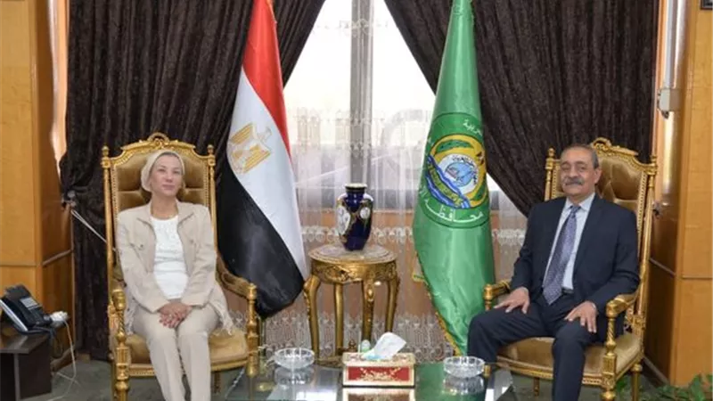وزيرة البيئة تستعرض منظومة المخلفات الصلبة بالإسماعيلية