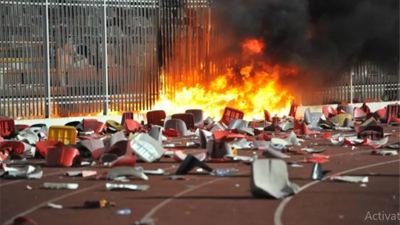 بسبب الشغب..الاتحاد الجزائرى يحرم الجماهير من حضور مباريات الدورى