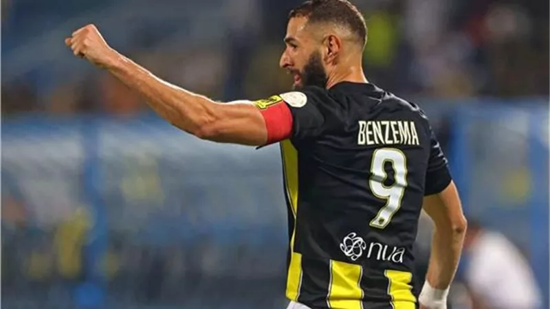 بسبب بنزيما.. اتحاد جدة يستقر على رحيل نجم الفريق