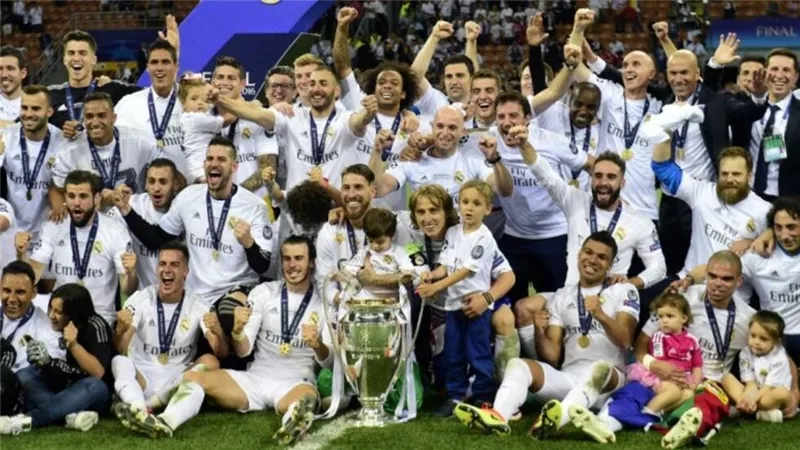 شاهد.. ريال مدريد يكشف عن قميصه الأساسي فى الموسم الجديد