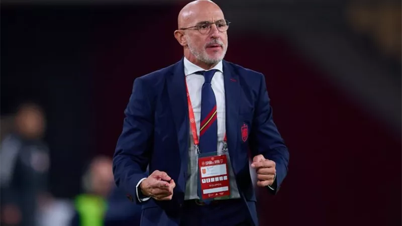 منتخب إسبانيا يجدد عقد دي لافوينتي حتى عام 2026