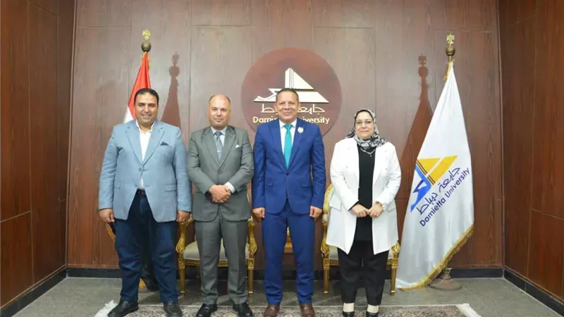رئيس جامعة دمياط يستقبل وكيل وزارة المالية يبحثان سبل التعاون