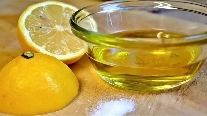 تقليل الشعور بالتوتر .. أبرز فوائد زيت الليمون الصحية