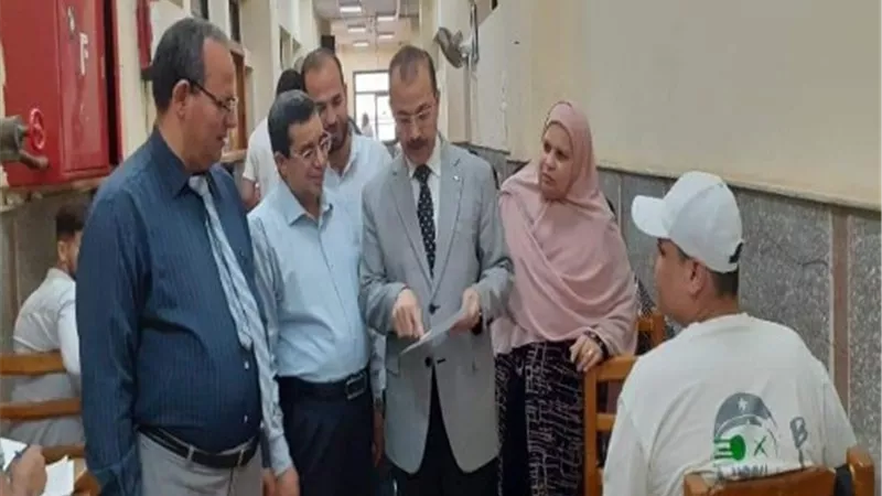نائب رئيس جامعة بنها يتفقد الامتحانات بكليتي الحقوق والتربية الرياضية