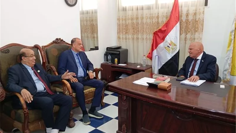 نقيب المعلمين يشهد ندوة 