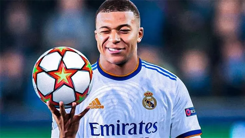 ريال مدريد يدرس الإطاحة بنجمه الشاب من أجل مبابي