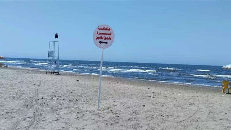 خدمات مجانية وتنظيمية على شواطئ دمياط الجديدة.. صور