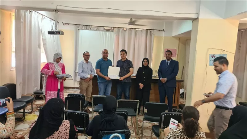 صحة قنا تكرم الفرق المتميزين في مكافحة العدوي
