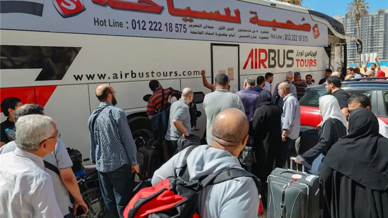 «المهندسين» تودِّع الفوج الأول من حُجَّاج النقابة..صور
