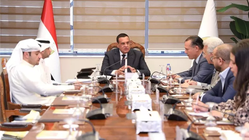 وزير التنمية المحلية يبحث التعاون مع رئيس منظمة المدن العربية