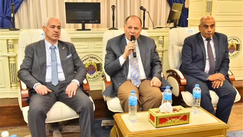 محافظ أسيوط يترأس مؤتمر التوعية الوطنية للمشروعات الخضراء الذكية