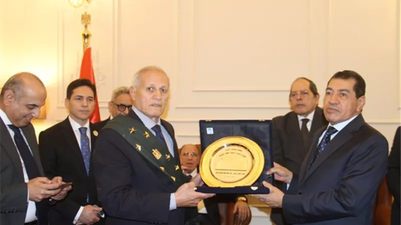 بالصور..رئيس محكمة استئناف القاهرة يكرم القضاة الذين اكتمل عطاؤهم