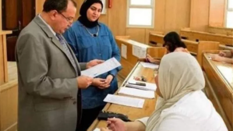 خريجه تؤدى الامتحان بتجارة بنى سويف بدلا من صديقتها المسافره للحج
