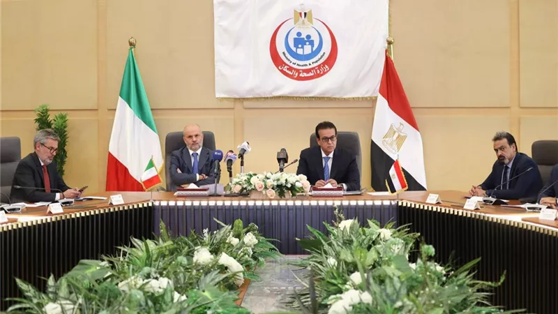 وزير الصحة يؤكد أهمية توطين صناعة الدواء لتغطية السوق المحلي