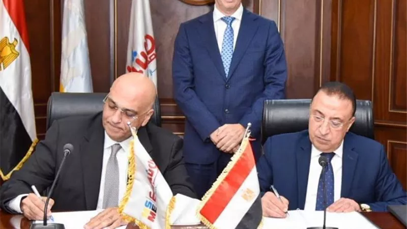 الشريف يوقع بروتوكولات مع جهاز تنمية المشروعات المتوسطة والصغيرة