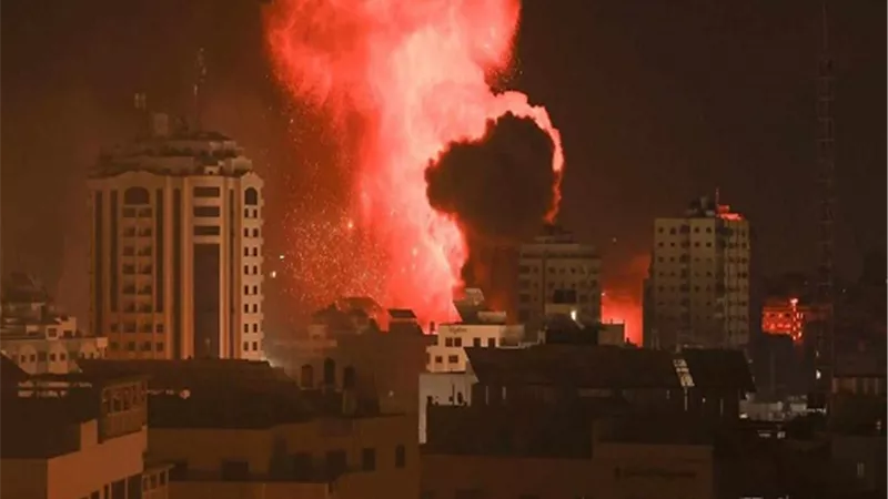 غارة جوية إسرائيلية تودي بحياة رئيس بلدية النصيرات