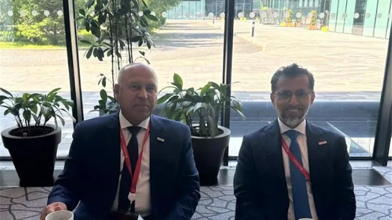 وزير النقل يبحث مع نظيريه الإماراتي والروسي تعزيز التعاون المشترك