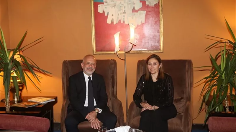 وزيرة الثقافة وسفير اليونان يشهدان عرض 