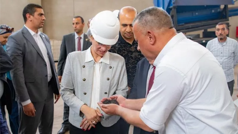 وزيرة البيئة تتفقد مصنع الأسمدة العضوية من مخلفات الدباغة
