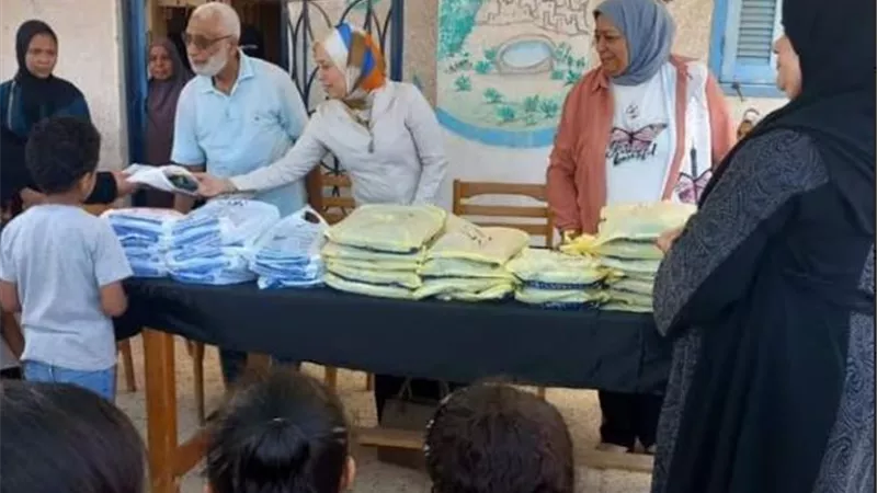 وكساء ٥٠ يتيما من جمعية الايتام وتلاميذ المدارس بمطروح