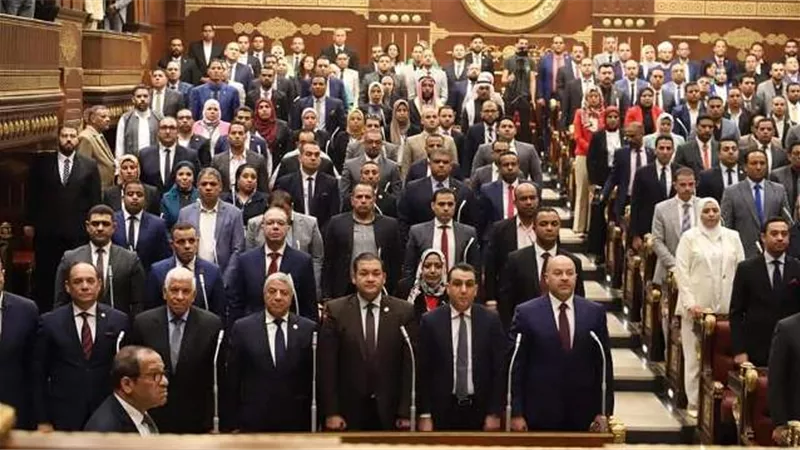 نموذج محاكاة مجلس الشيوخ بالبحر الأحمر لأول مرة تحت القبة