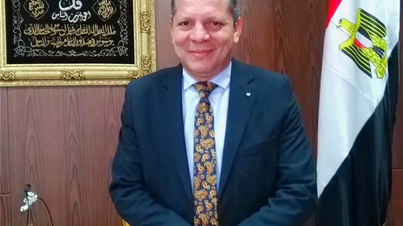 رئيس جامعة دمياط يهنئ بطل الجمهورية في رياضة الجيت كون دو