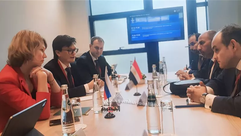 وزير التجارة والصناعة يلتقي وزيرة الزراعة الروسية