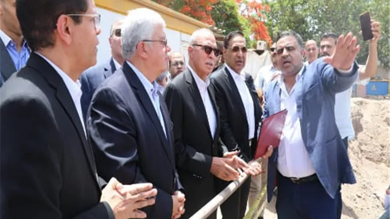 وزير التعليم العالي يزور أرض مستشفى بنها الجامعي الجديد