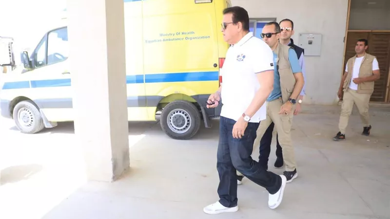 وزير الصحة يجري مرورًا مفاجئًا على نقطتي الإسعاف بالكيلو 58 و 41