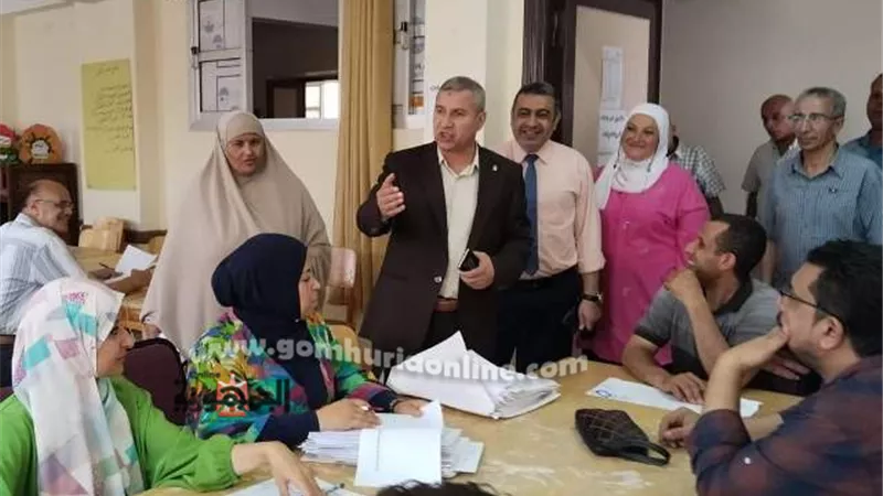 مدير تعليم دمياط يتفقد أعمال تصحيح شهادة دبلوم المدارس الصناعية