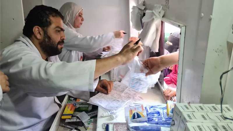 علاج 8095 فى قافلة حملة بلدك معاك فى قرية بلقطر ابو حمص